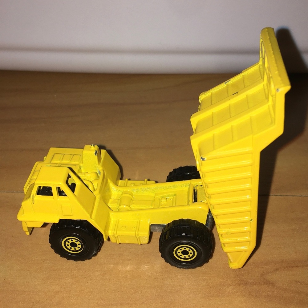 Vintage Hot Wheels Yellow Dumptruck - Picture 8 of 12